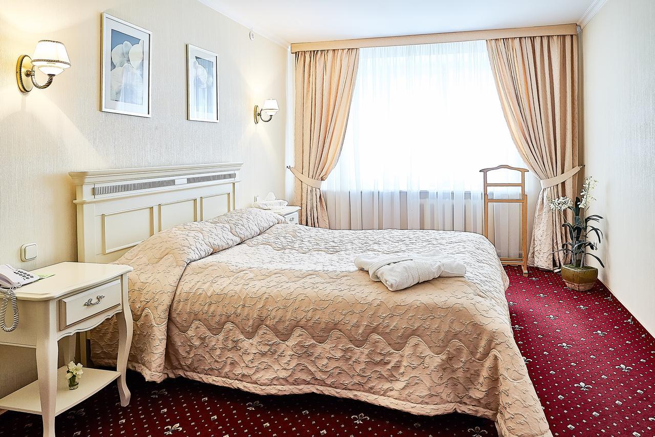 Hotel Nadezhda นิปโปร ภายนอก รูปภาพ