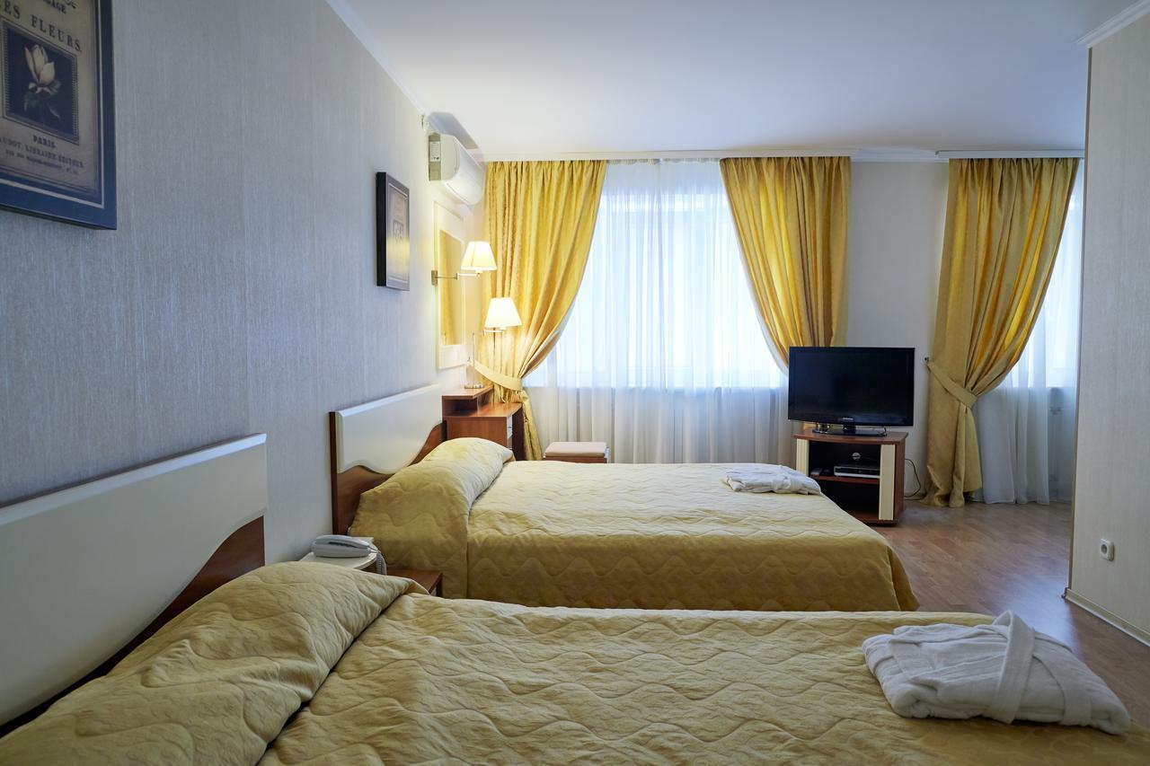 Hotel Nadezhda นิปโปร ภายนอก รูปภาพ