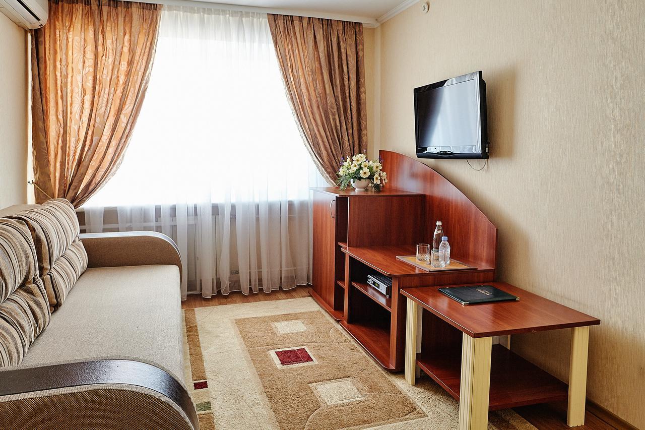 Hotel Nadezhda นิปโปร ภายนอก รูปภาพ